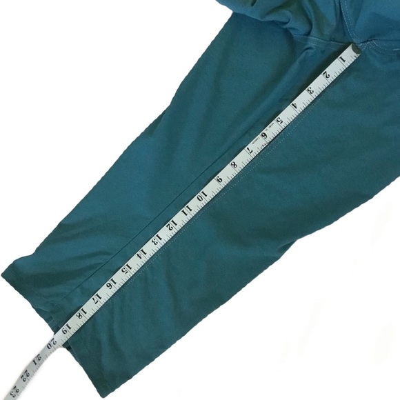 Kuhl Cropped Walking Walking Pants. Size 6 - Picture 3 of 8